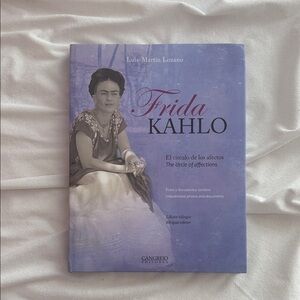 Frida Kahlo -El circulo de los afectos (Lavender Cover) Spanish Version